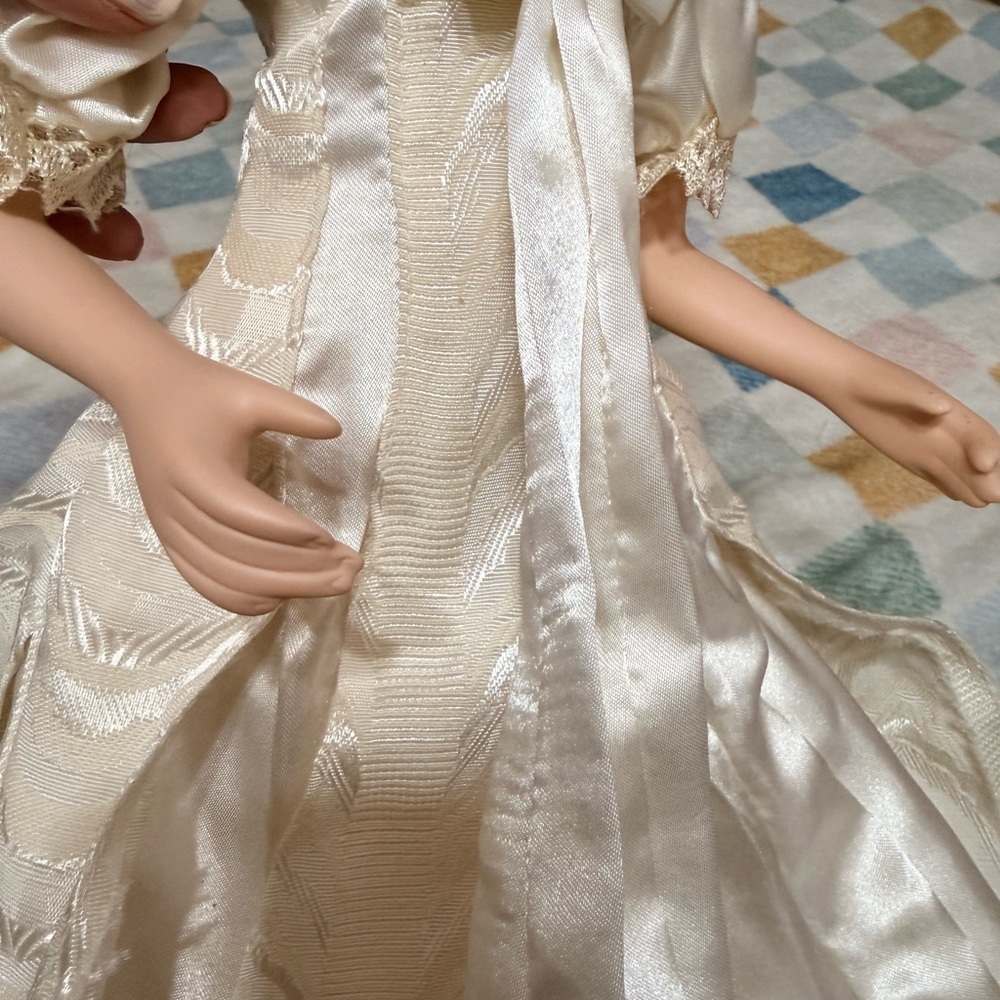 Bridal Doll - Picture 6 of 10